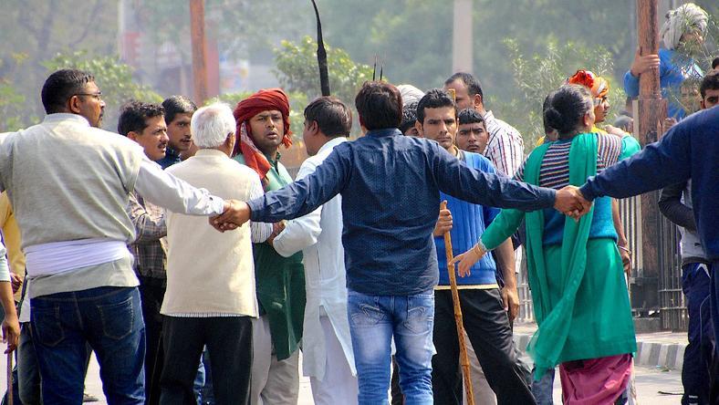 印度低种姓那么苦,为啥不冒充高种姓?